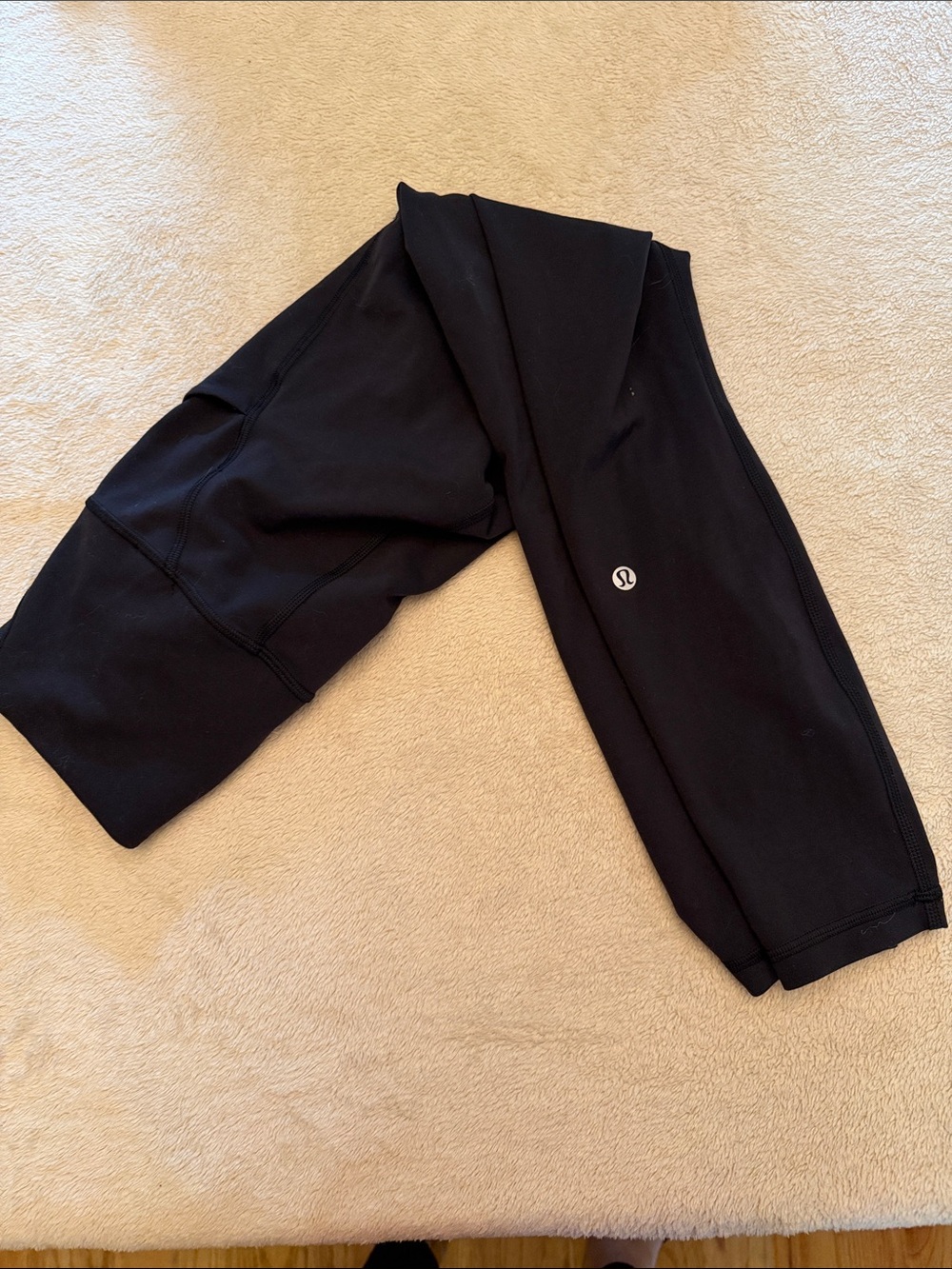 lululemon athletica women’s Black High-Rise Leggings with side pockets